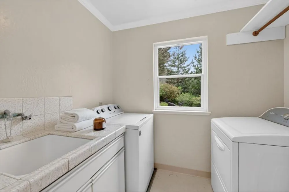 1523 Perez Dr Pacifica, CA 94044