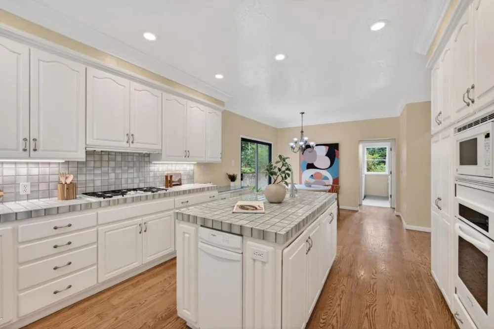1523 Perez Dr Pacifica, CA 94044