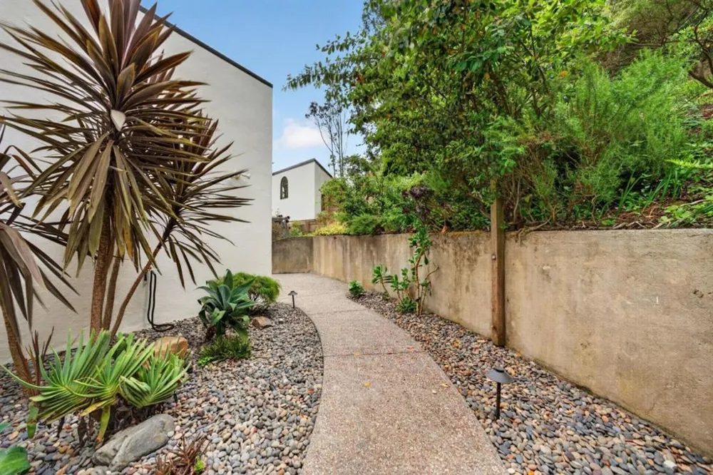 1523 Perez Dr Pacifica, CA 94044