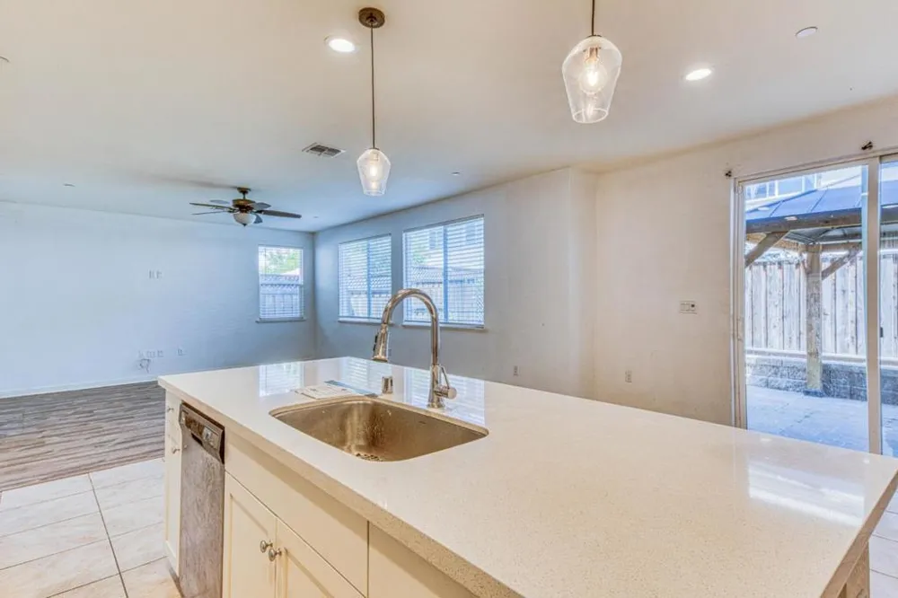 271 Lamplighter Lane Hollister, CA 95023