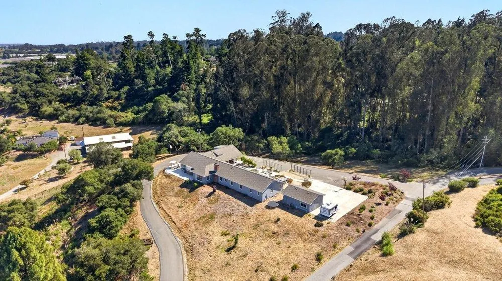 75 Skylark Lane Watsonville, CA 95076