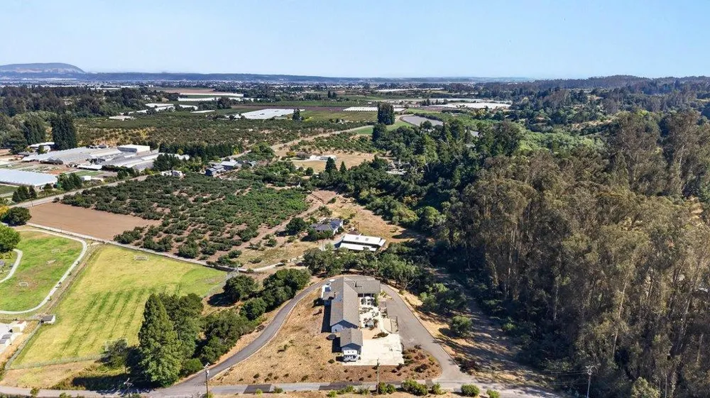 75 Skylark Lane Watsonville, CA 95076