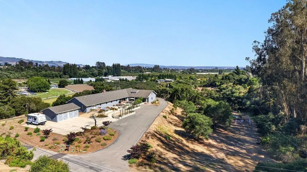 75 Skylark Lane Watsonville, CA 95076