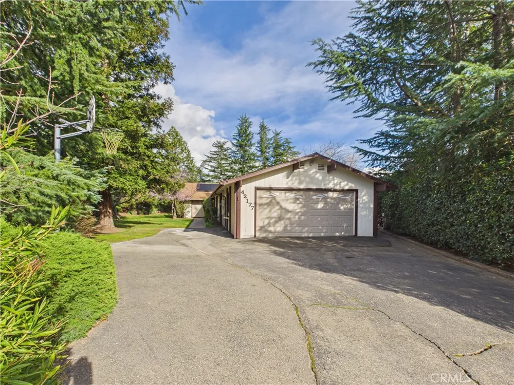 42177 Lone Olive Ahwahnee, CA 93601
