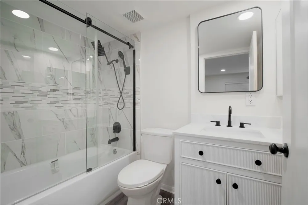 9038 Orion Avenue #209 North Hills, CA 91343