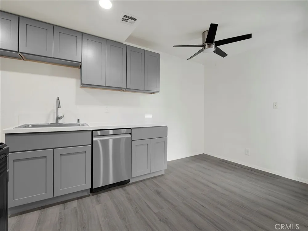 9038 Orion Avenue #209 North Hills, CA 91343