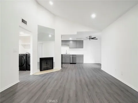 9038 Orion Avenue #209
