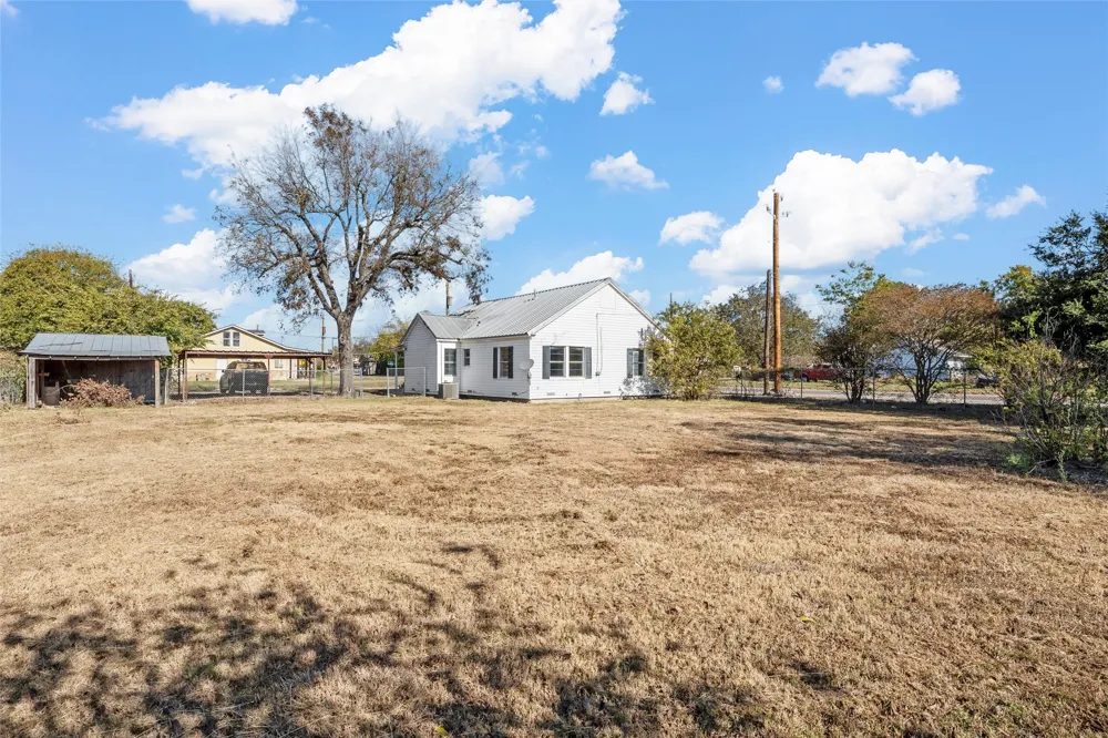 403 S 5th Street Rosebud, TX 76570