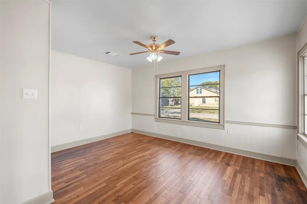 403 S 5th Street Rosebud, TX 76570