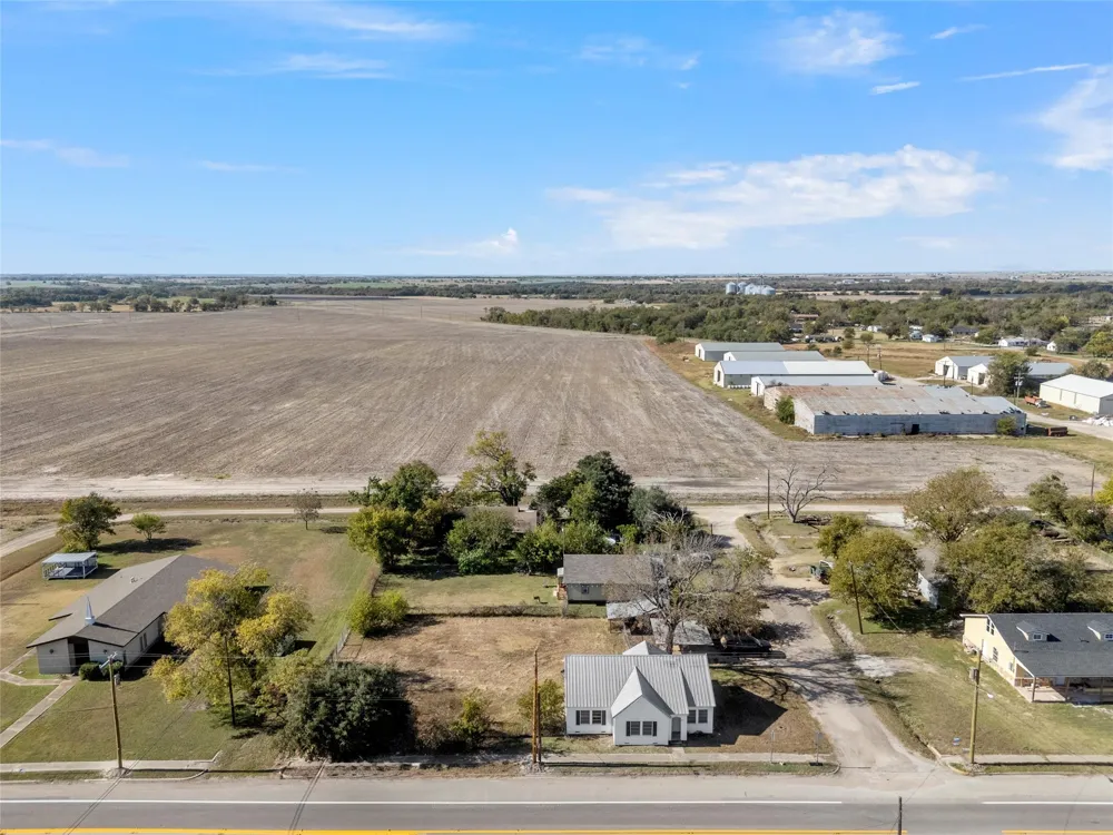 403 S 5th Street Rosebud, TX 76570