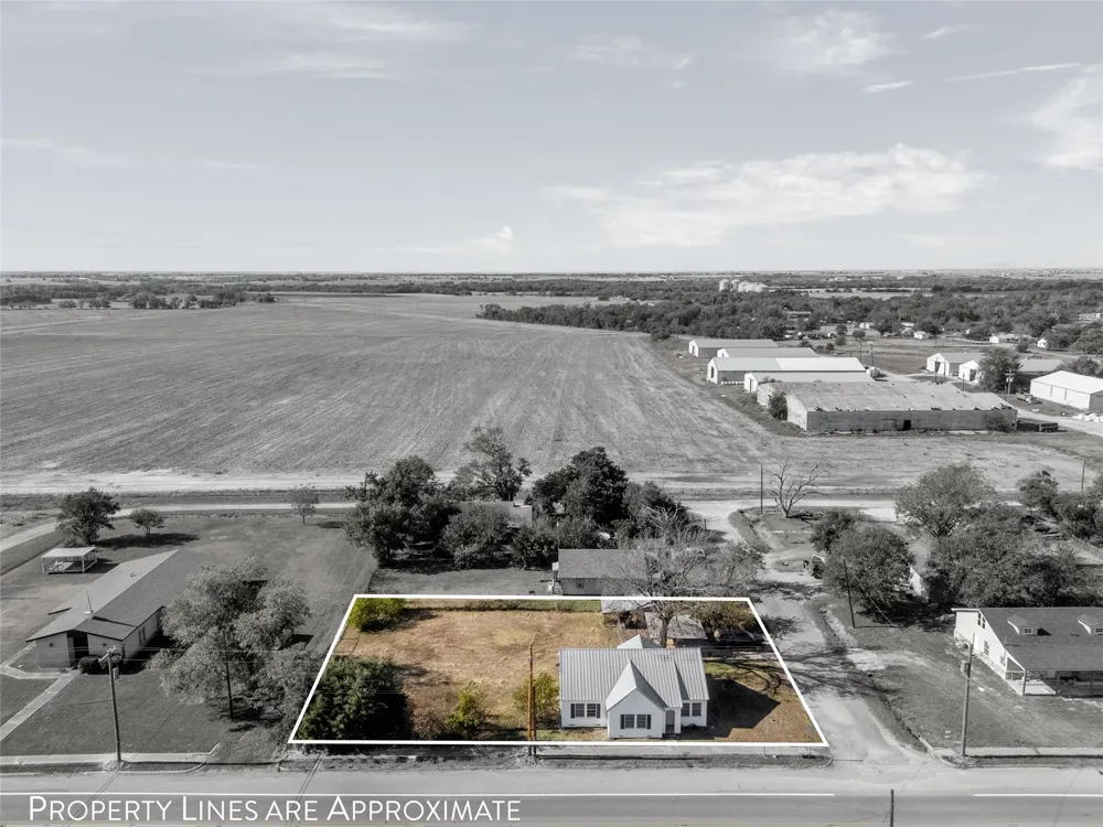 403 S 5th Street Rosebud, TX 76570