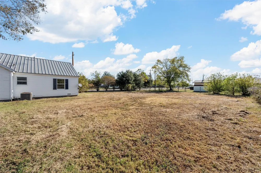 403 S 5th Street Rosebud, TX 76570