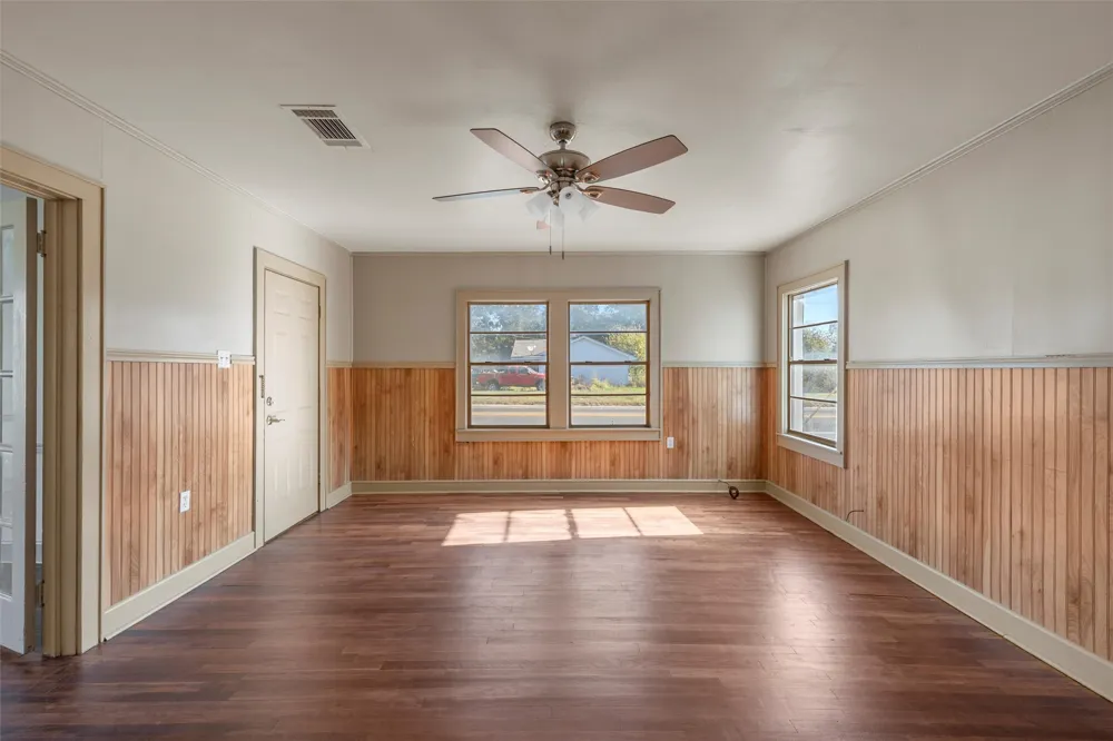 403 S 5th Street Rosebud, TX 76570