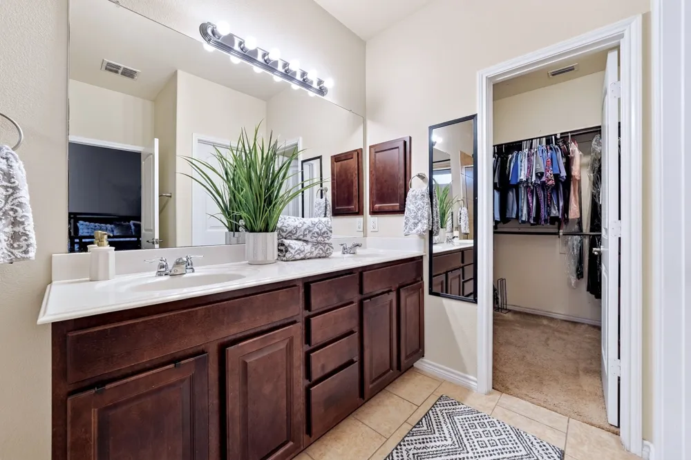 11205 Gibbons Creek Drive Frisco, TX 75036