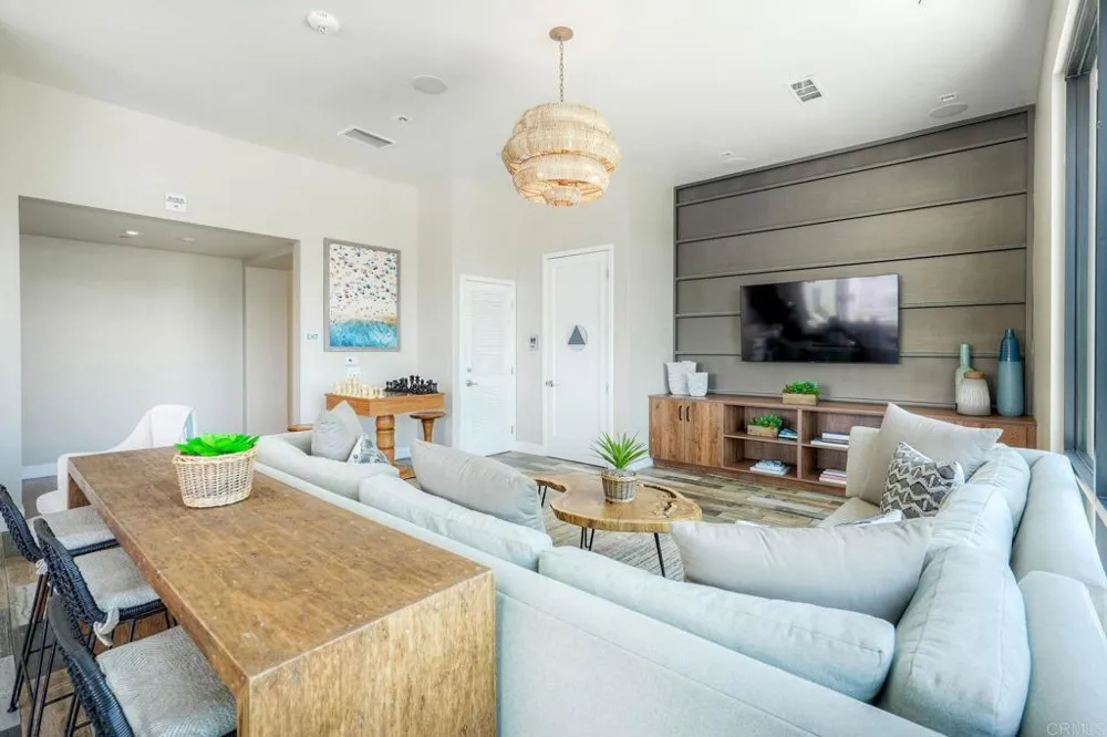 355 Cleveland Street #307 Oceanside, CA 92054