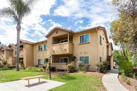 209 Woodland Parkway #121