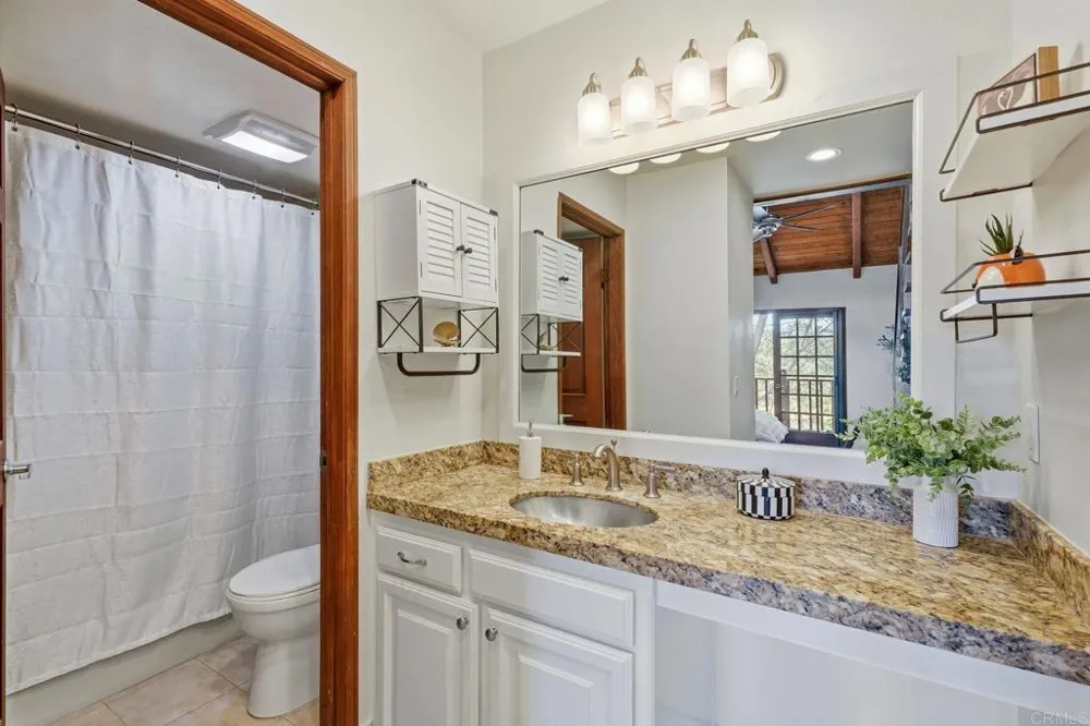 8608 Villa La Jolla Drive #4 La Jolla, CA 92037