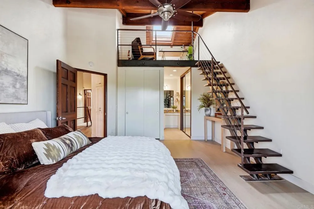 8608 Villa La Jolla Drive #4 La Jolla, CA 92037