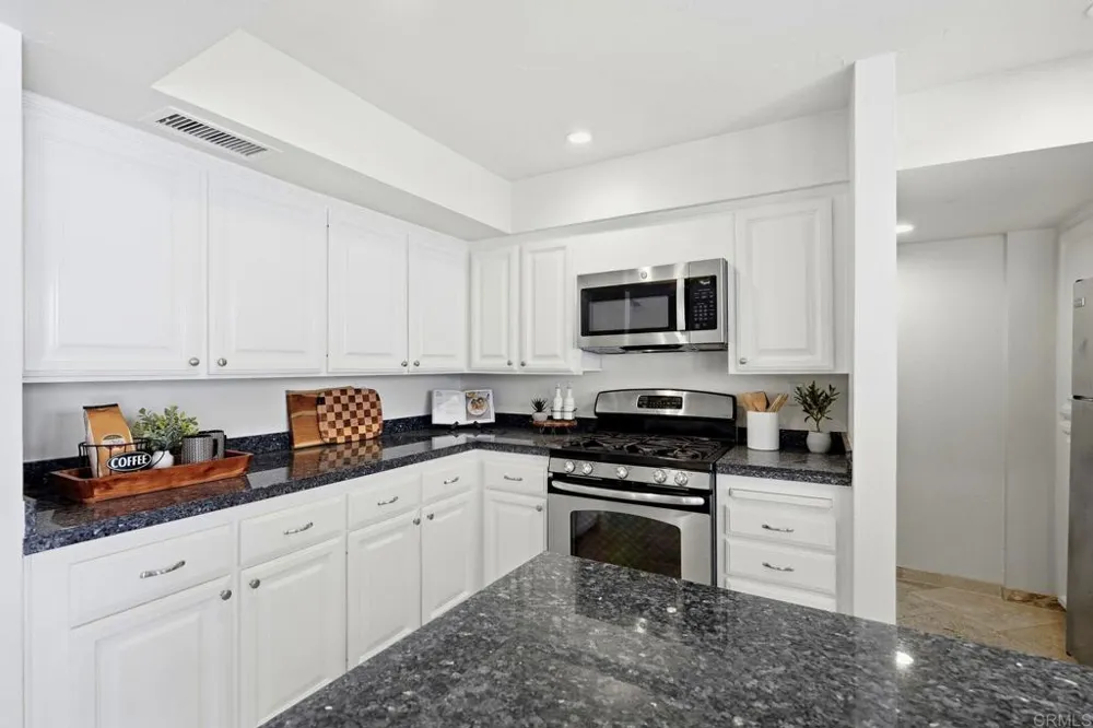 8608 Villa La Jolla Drive #4 La Jolla, CA 92037