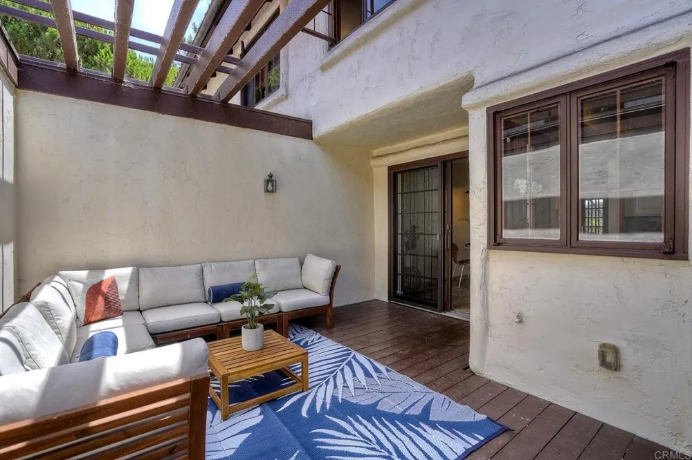 8608 Villa La Jolla Drive #4 La Jolla, CA 92037