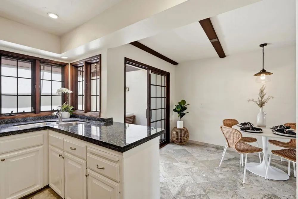 8608 Villa La Jolla Drive #4 La Jolla, CA 92037