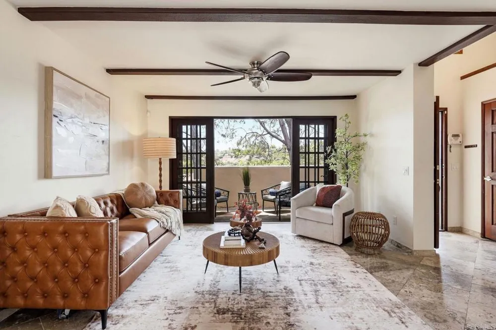 8608 Villa La Jolla Drive #4 La Jolla, CA 92037