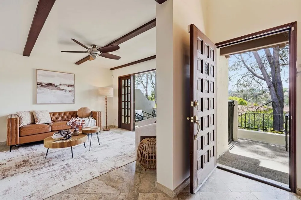 8608 Villa La Jolla Drive #4 La Jolla, CA 92037
