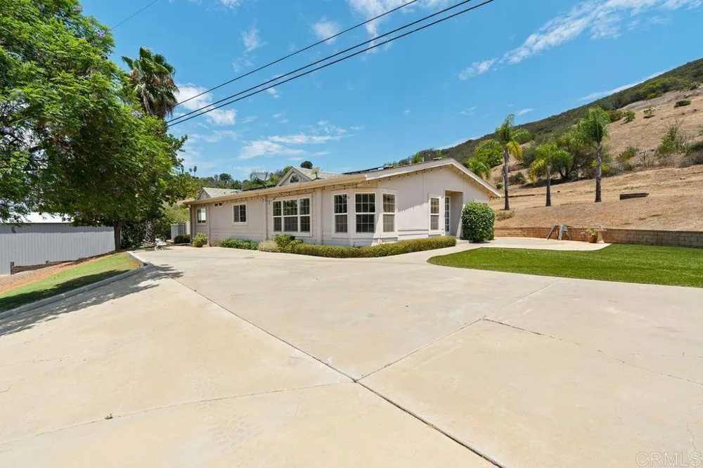 2051 Rainbow Glen Road Fallbrook, CA 92028
