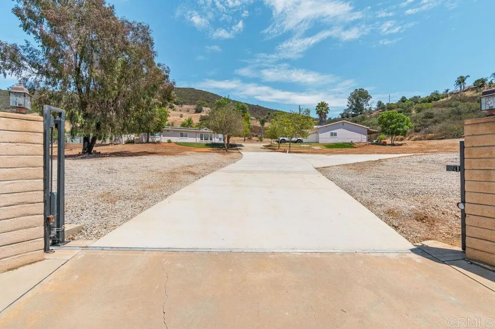2051 Rainbow Glen Road Fallbrook, CA 92028