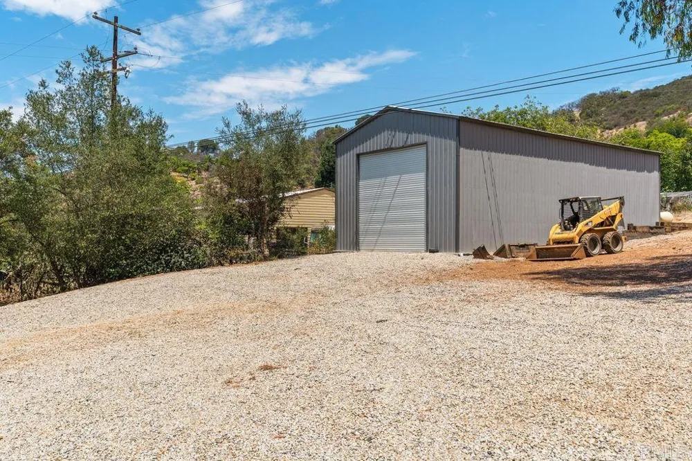 2051 Rainbow Glen Road Fallbrook, CA 92028