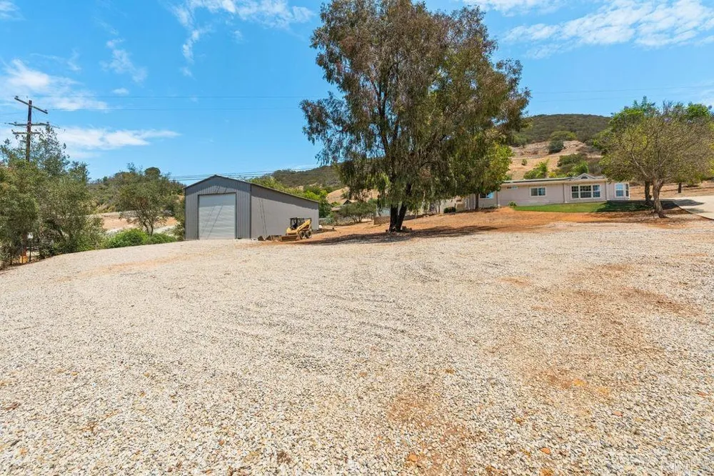 2051 Rainbow Glen Road Fallbrook, CA 92028