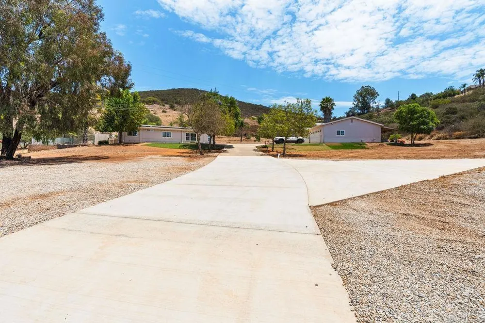 2051 Rainbow Glen Road Fallbrook, CA 92028