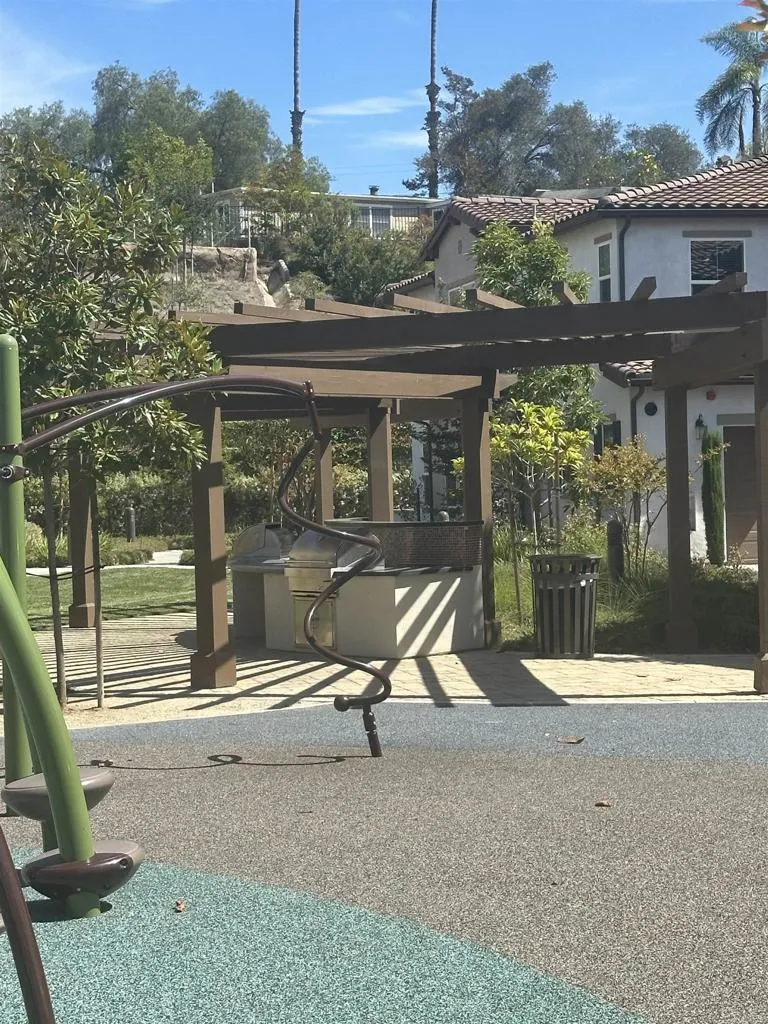 1137 Delpy View Point Vista, CA 92084