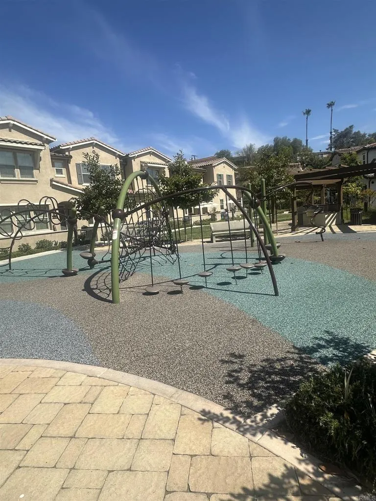 1137 Delpy View Point Vista, CA 92084