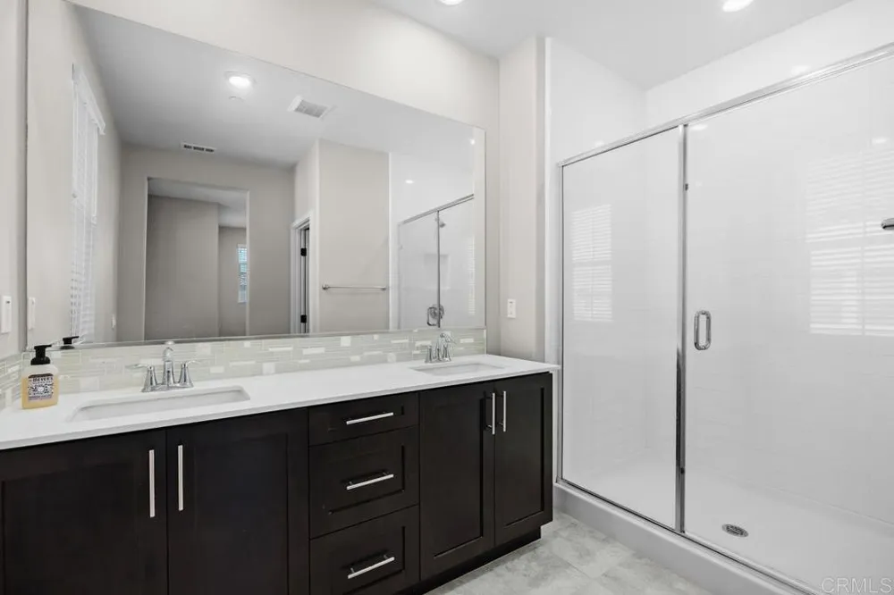 1137 Delpy View Point Vista, CA 92084