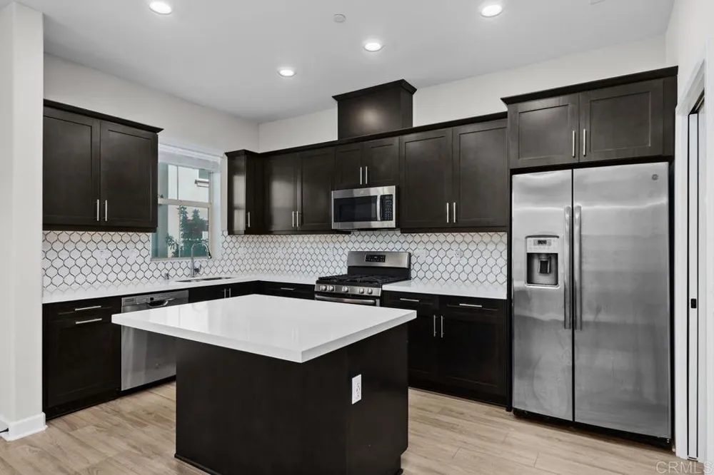 1137 Delpy View Point Vista, CA 92084