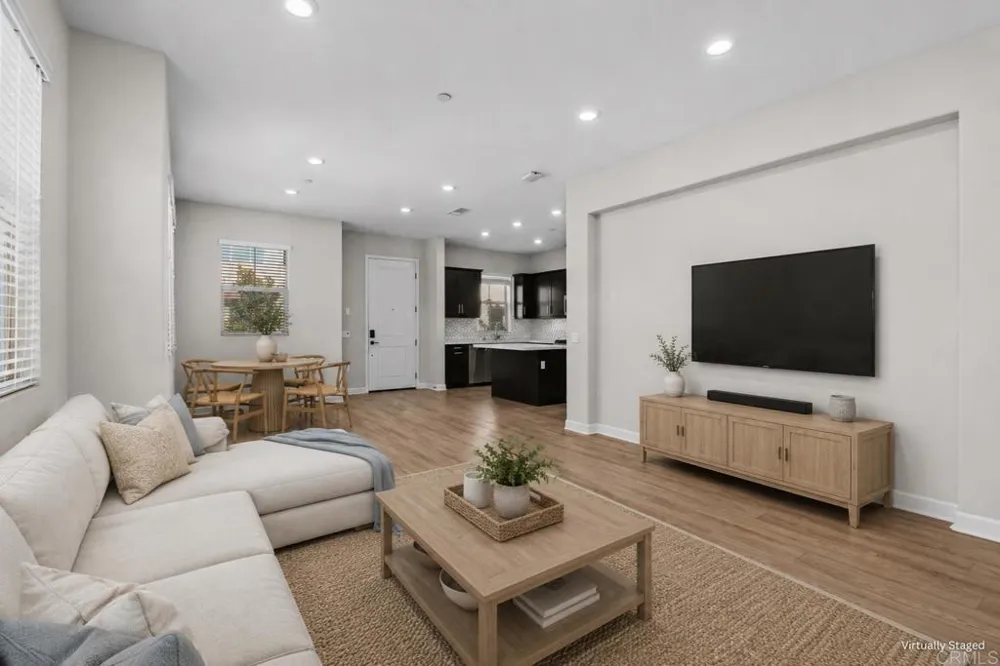 1137 Delpy View Point Vista, CA 92084