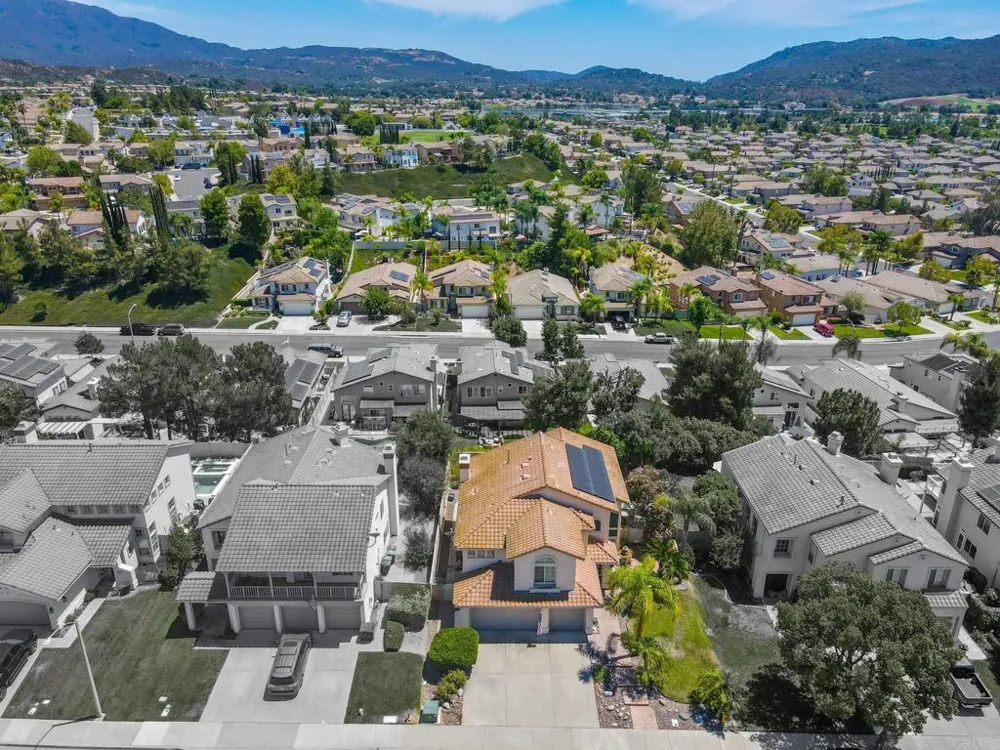 32205 Callesito Fadrique Temecula, CA 92592
