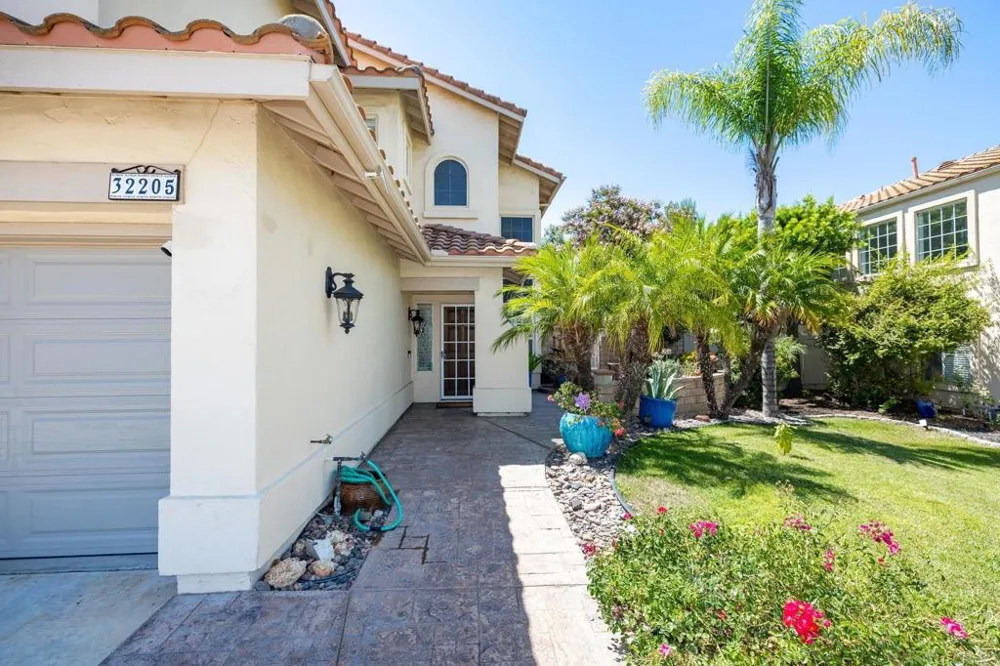 32205 Callesito Fadrique Temecula, CA 92592