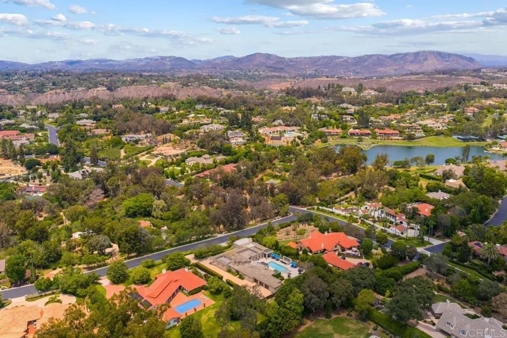 16775 Via Lago Azul Rancho Santa Fe, CA 92067