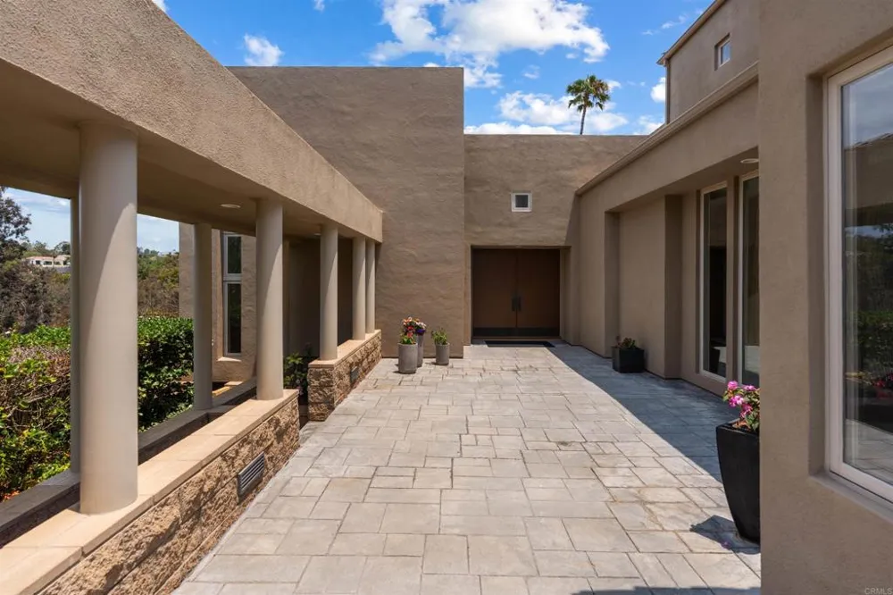 16775 Via Lago Azul Rancho Santa Fe, CA 92067