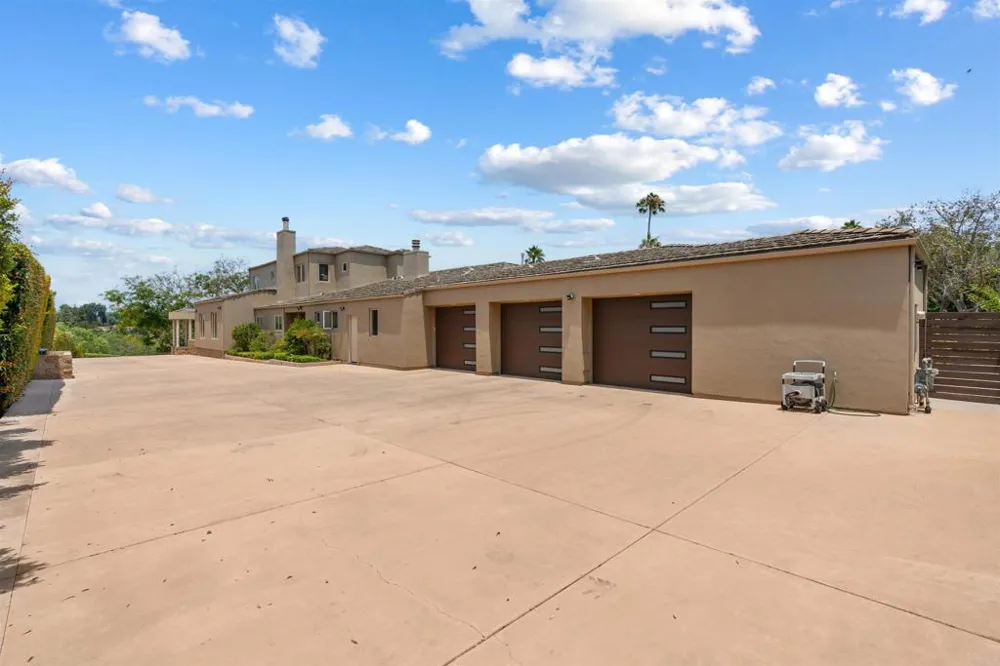 16775 Via Lago Azul Rancho Santa Fe, CA 92067