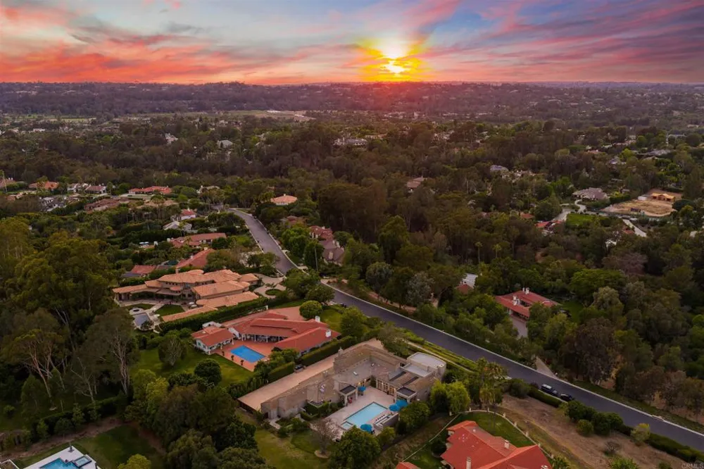 16775 Via Lago Azul Rancho Santa Fe, CA 92067