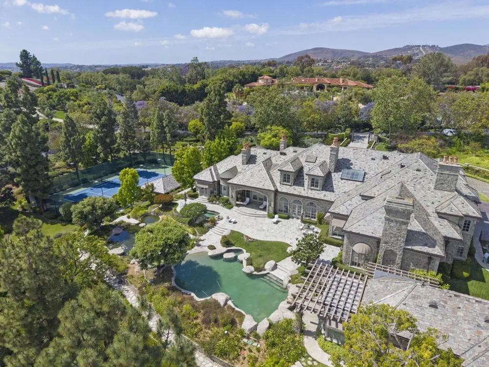 6590 Calle Reina Rancho Santa Fe, CA 92067