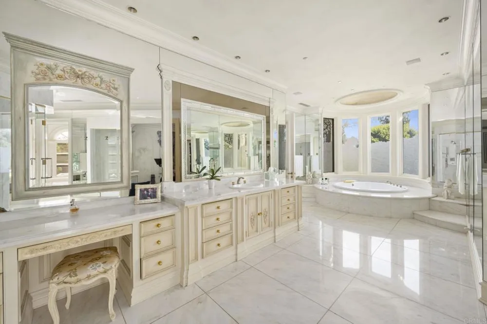 6590 Calle Reina Rancho Santa Fe, CA 92067