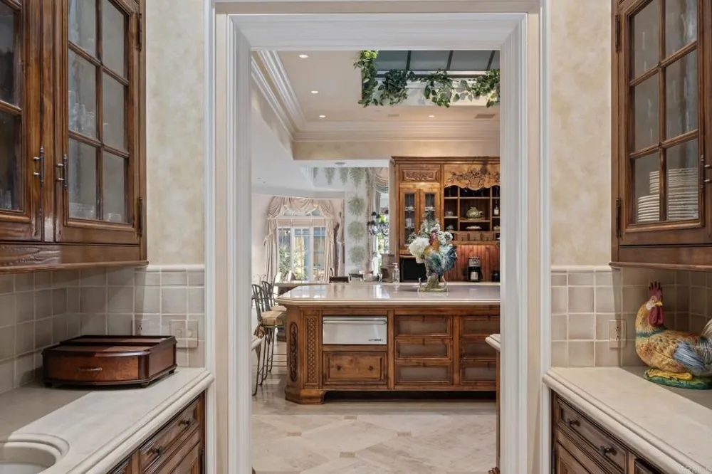 6590 Calle Reina Rancho Santa Fe, CA 92067