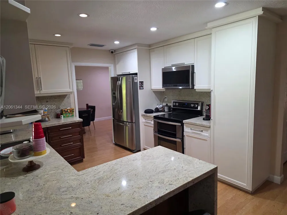 15331 Durnford Dr Miami Lakes, FL 33014