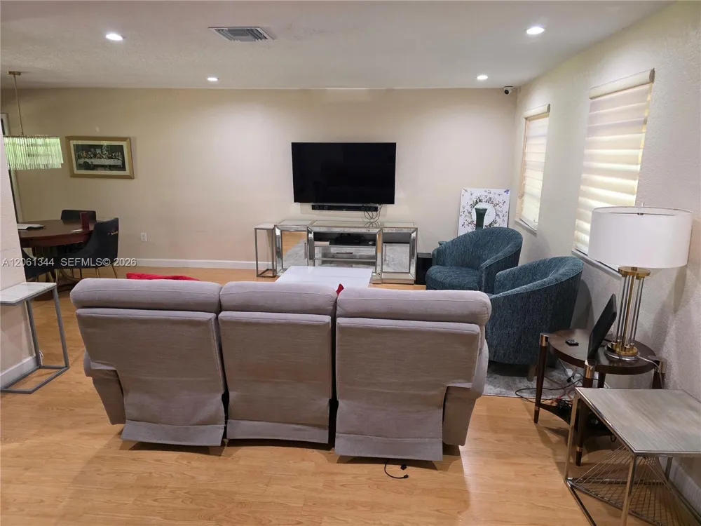15331 Durnford Dr Miami Lakes, FL 33014