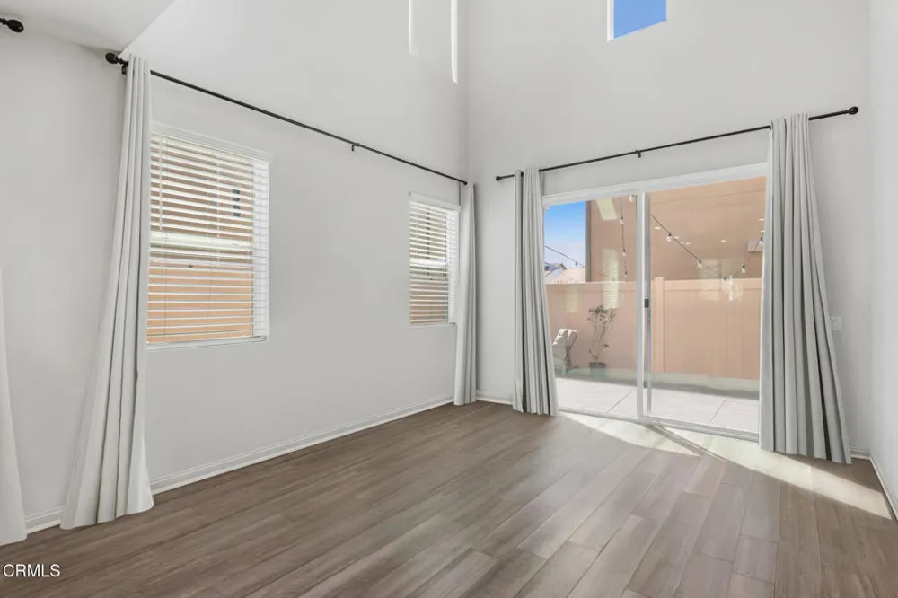 2072 Harvest Loop Santa Paula, CA 93060