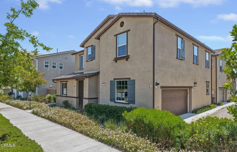 2072 Harvest Loop Santa Paula, CA 93060